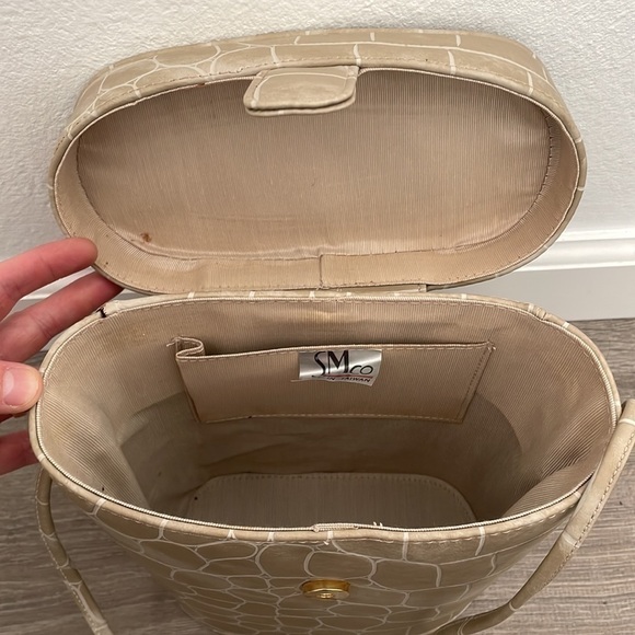 Giraffe Pattern Purse - Picture 6 of 10